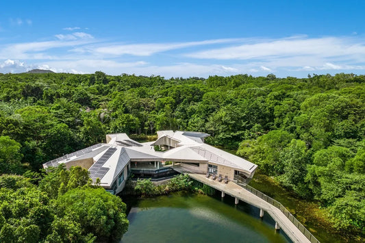 Alkira Resort House: Brutalist architecture in the Daintree