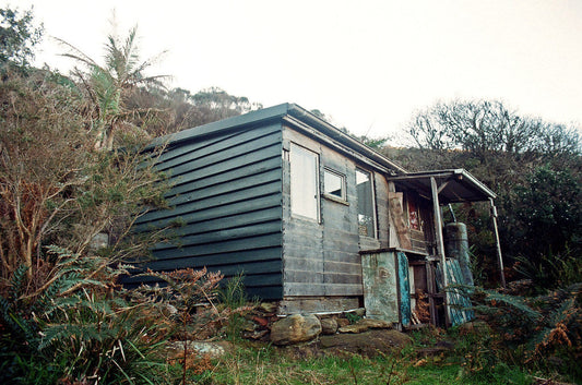 Stone huts at Crater Cove on the cliffs of Sydney Harbour National Park