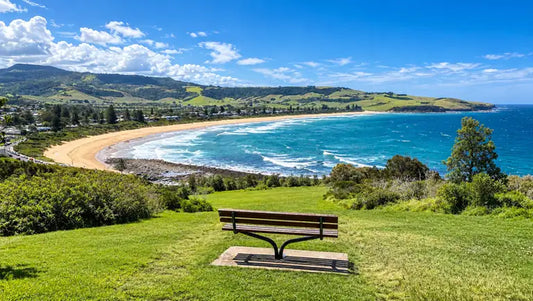 Werri Beach rock pool set into the rock shelf at the southern end of Werri Beach, Gerringong, with the ocean beyond